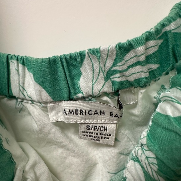 American Eagle Green and White Crop Top Puff Sleeve size small - Picture 3 of 4